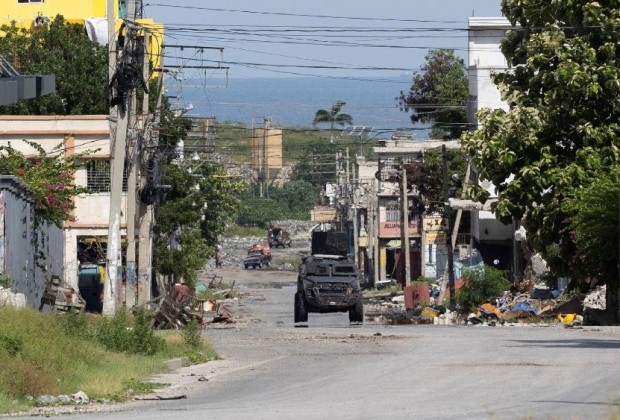 Haiti, Polícia patrulha áreas infestadas de gangues. Foto: Ricardo Arduengo