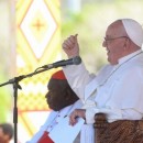 Papa Francisco saúda jovens em Port-Moresby / Foto: Vatican Media/IPA/Sipa USA via Reuters Connect.