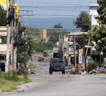 Haiti, Polícia patrulha áreas infestadas de gangues. Foto: Ricardo Arduengo