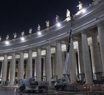 Trabalho da ACEA na colunata da praça São Pedro. (Vatican Media)