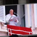 Papa Francisco saúda a comunidade católica congolês após a oração do Angelus.